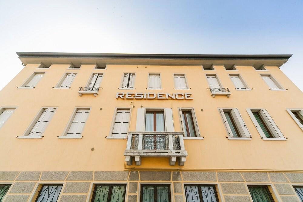 Palazzo Brando - Living Apartments Treviso Luaran gambar